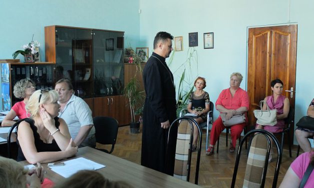 Настоятель Серафимовского храма г. Таганрога участвовал в рабочем совещании Управления соцзащиты по вопросам социализации