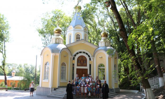 Ученики воскресной школы прихода Иерусалимской иконы Божией Матери совершили паломническую поездку в с.Петровка на подворье Свято-Иверского женского монастыря