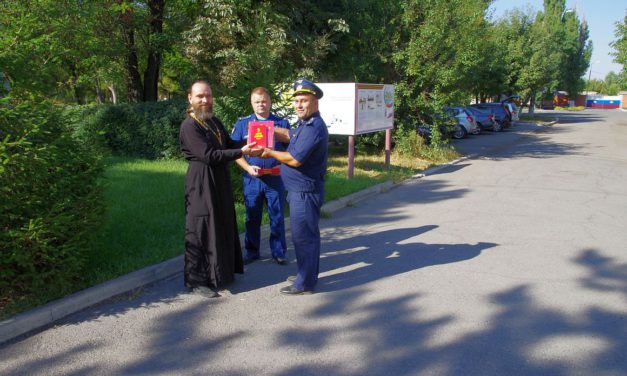 Помощником благочинного Таганрогского округа для библиотеки гарнизона передана духовная литература