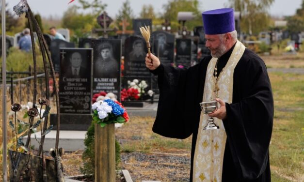 Благочинный Таганрогского округа принял участие в открытии мемориала в честь погибших военнослужащих-таганрожцев