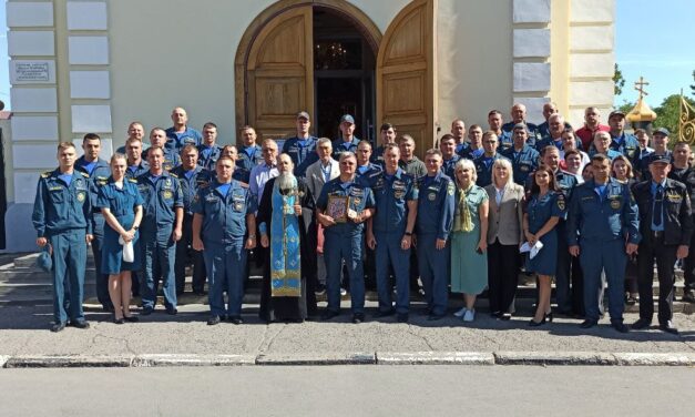 В Никольском храме совершен молебен перед иконой Богородицы «Неопалимая Купина» для сотрудников пожарной службы МЧС