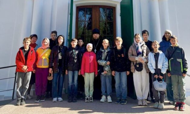 Настоятель храма Иерусалимской иконы Божией Матери г. Таганрога встретился с учащимися школы № 6