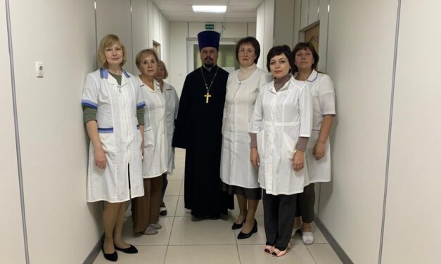 Настоятель Серафимовского прихода города Таганрога посетил Таганрогское отделение областного клинического центра фтизиопульмонологии