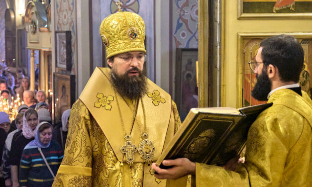 В день памяти святителя Николая епископ Артемий совершил божественную литургию в Никольском храме г.Таганрога