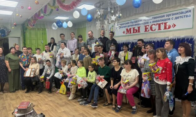 Настоятель храма Серафима Саровского города Таганрога посетил Рождественский утренник в общественной организации «Мы есть»
