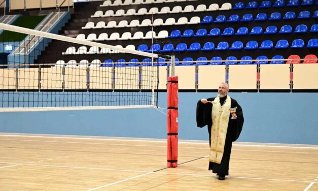 Благочинный таганрогского округа совершил освящение помещений Дворца спорта школы олимпийского резерва №13.