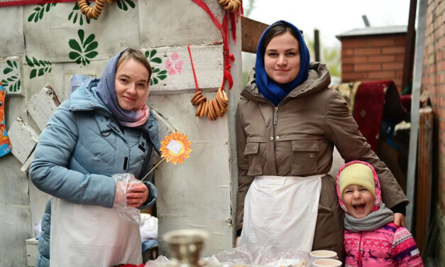 На подворье Георгиевского храма города Таганрога прошла благотворительная Сретенская ярмарка