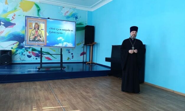 Клирик храма Святой Живоначальной Троицы иереи Алексей Азаров провел с учащимися школы №16 беседу о Библии