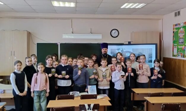 Настоятель храма Серафима Саровского города Таганрога провел открытый урок в школе №36