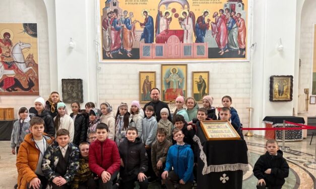 Настоятель храма Иерусалимской иконы Божией Матери провел беседу, посвященную Дню православной книги, с учащимися 4-х классов школы № 24 г. Таганрога