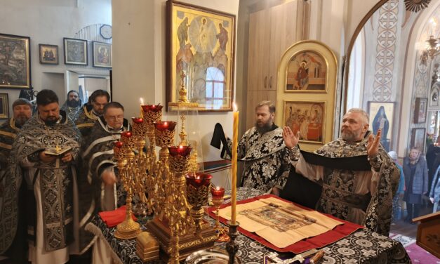 В Никольском храме города Таганрога состоялось общее говение духовенства Таганрогского благочиния.