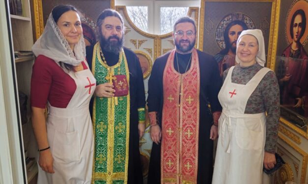 Священники благочиния посетили пациентов больницы №3