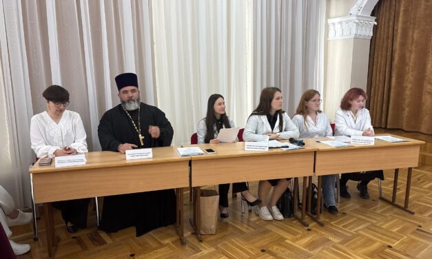 Настоятель храма пророка Илии г. Таганрога принял участие в работе круглого стола «Жизнь до рождения. Междисциплинарный диалог о будущем нации»