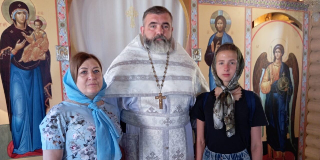 Настоятель Ильинского храма напутствовал молодых спортсменок по чир спорту
