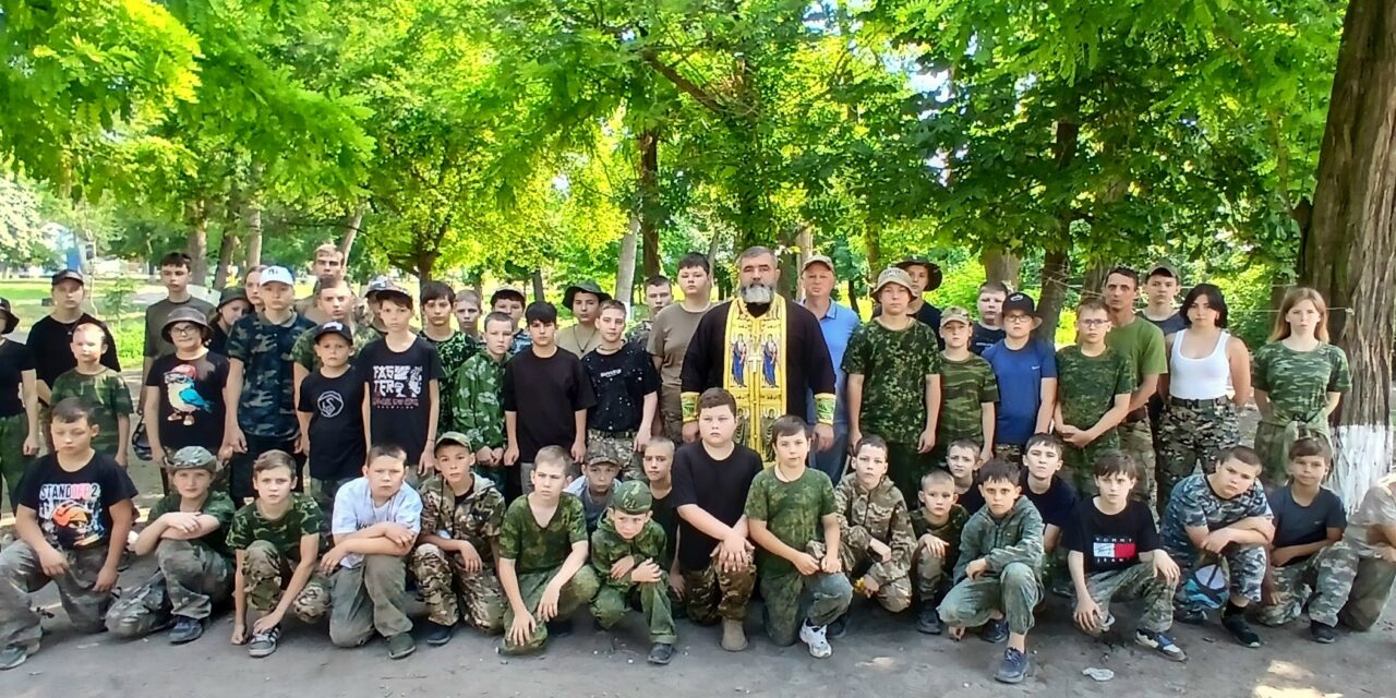 Настоятель храма пророка Илии г. Таганрога принял участие в открытии смены военно-патриотического лагеря «Юные витязи»