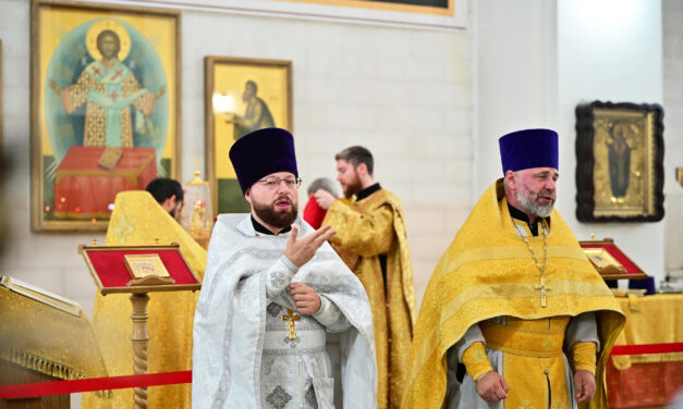 В Георгиевском храме г. Таганрога состоялась Божественная литургия с сурдопереводом для людей с нарушениями слуха