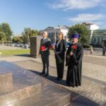 Благочинный Таганрогского округа возложил цветы к мемориалу воинской славы в День освобождения Таганрога