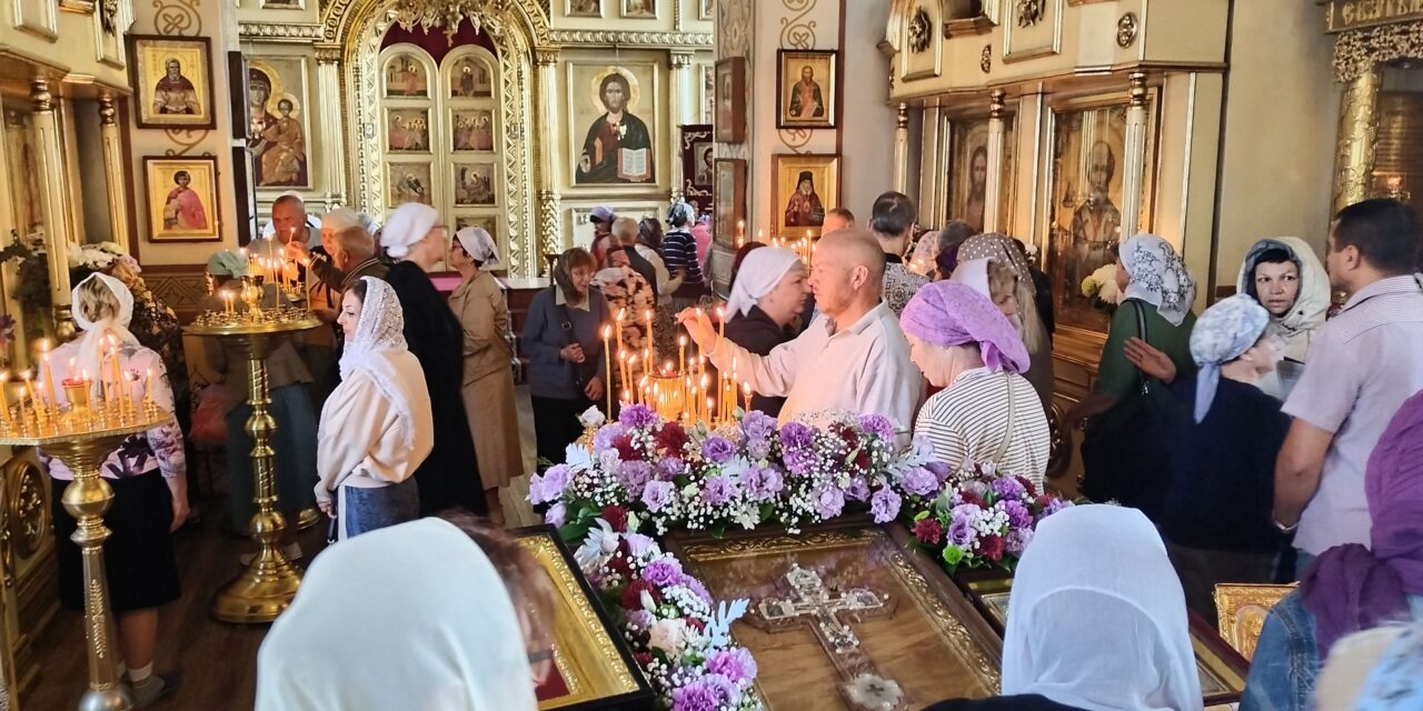 Христиане Таганрога празднуют Воздвижение Креста Господня, частица которого вернулась в наш город
