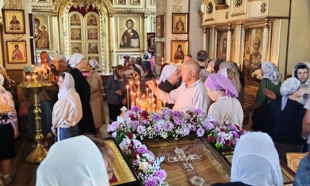 Христиане Таганрога празднуют Воздвижение Креста Господня, частица которого вернулась в наш город