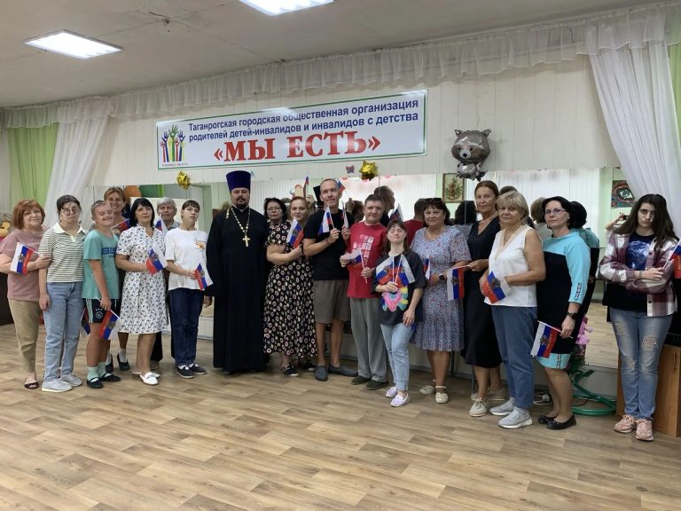 Настоятель храма Серафима Саровского города Таганрога, посетил городскую общественную организацию «Мы есть»