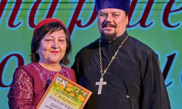 Настоятель Серафимовского храма г. Таганрога принял участие в торжественном закрытии 15 городского фестиваля-конкурса искусств «Старшее поколение»